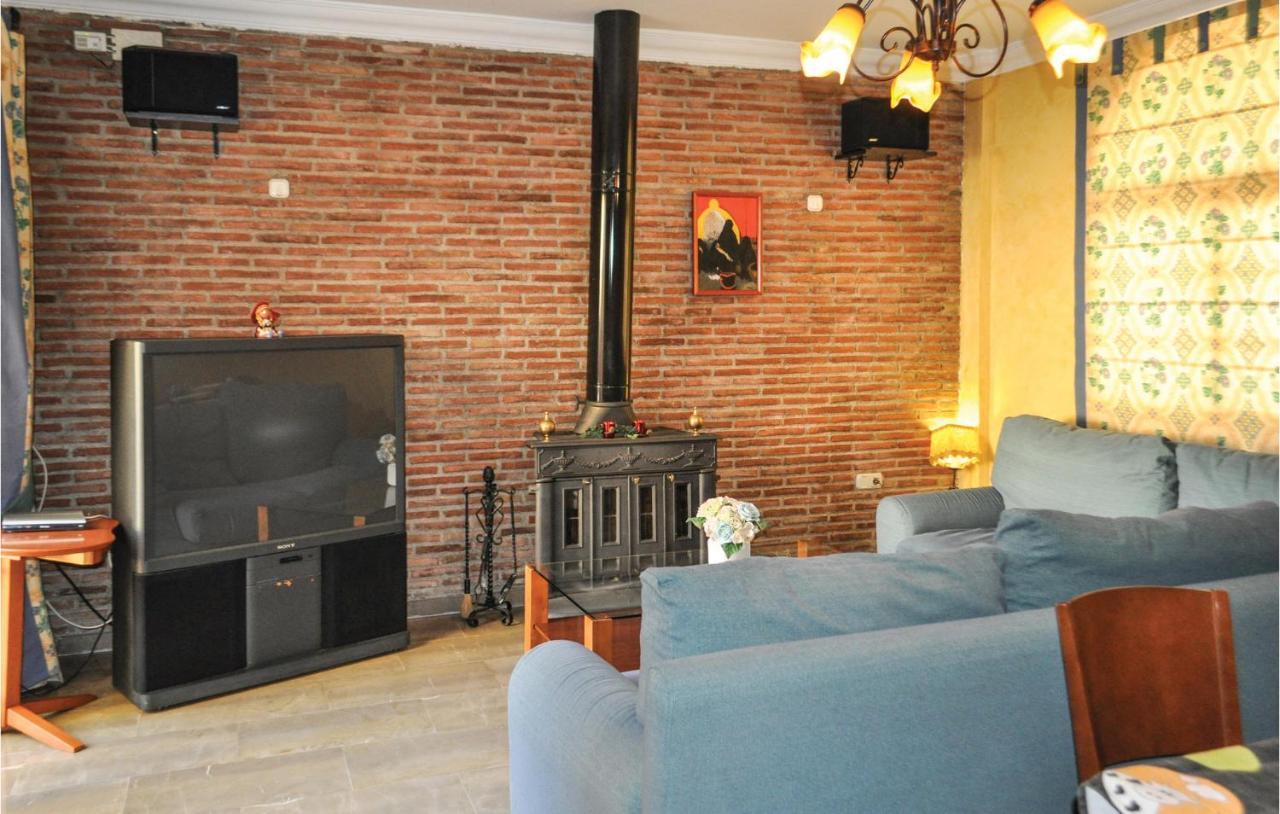 Cozy Home In Olivares With Outdoor Swimming Pool 外观 照片